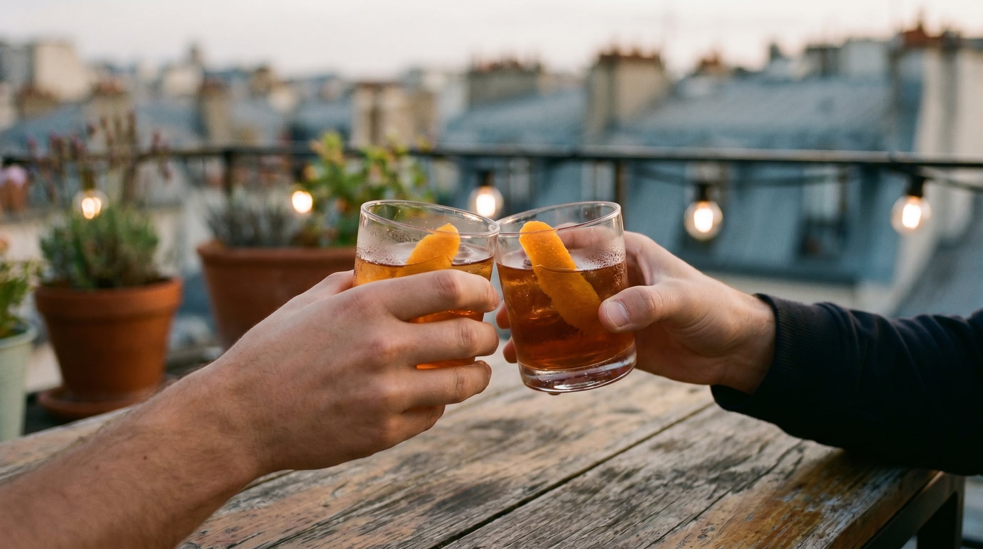 Rooftop-Bars in Linz: Cocktails über den Dächern der Stadt