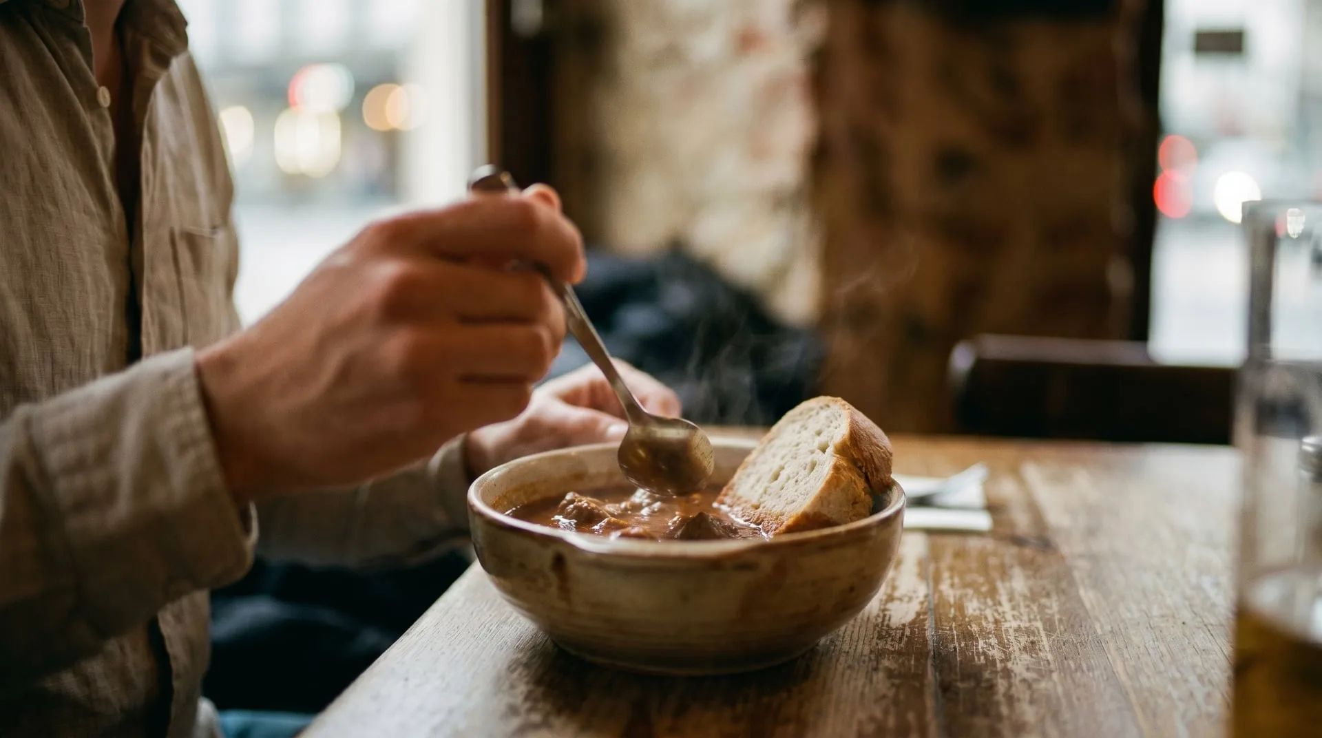 Nachts essen in Linz: Wo die Küche spät offen hat